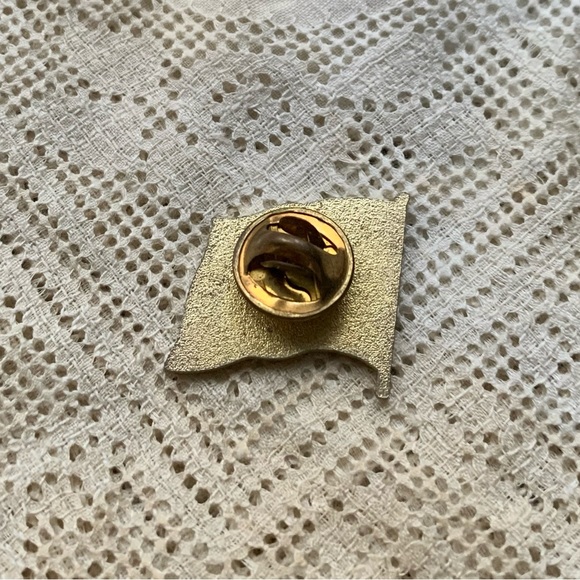 Vintage American Flag Hat Pin Lapel Pin Coat Pin Mens Woman’s Jewelry US Flag - Picture 4 of 4